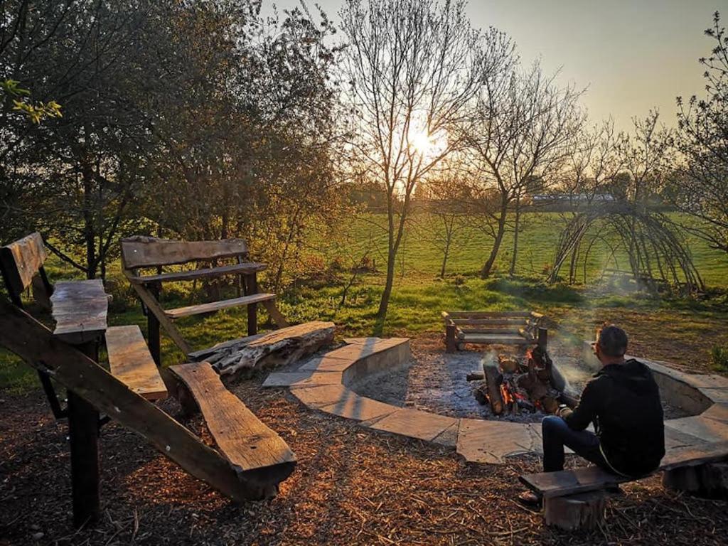 Plush Tents Yurt Village Τσίτσεστερ Εξωτερικό φωτογραφία
