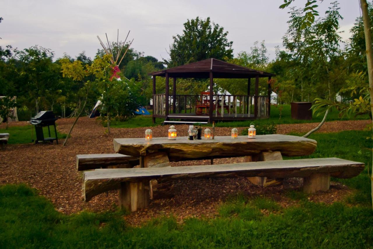 Plush Tents Yurt Village Τσίτσεστερ Εξωτερικό φωτογραφία