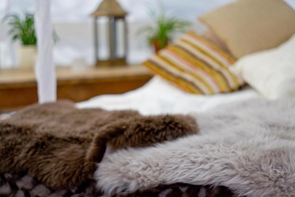 Plush Tents Yurt Village Τσίτσεστερ Εξωτερικό φωτογραφία