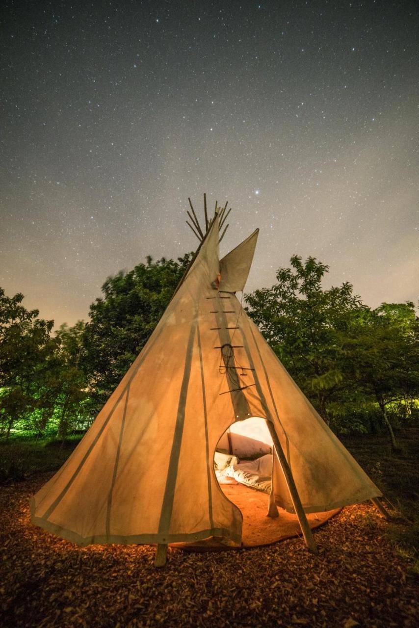 Plush Tents Yurt Village Τσίτσεστερ Εξωτερικό φωτογραφία