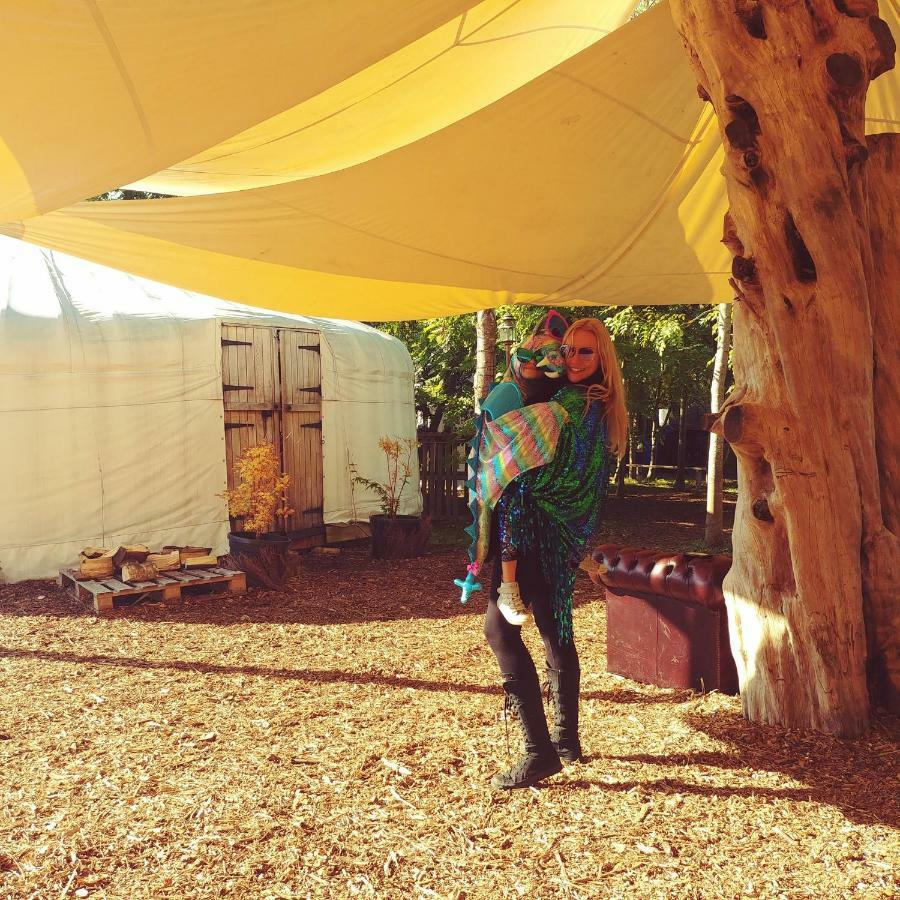 Plush Tents Yurt Village Τσίτσεστερ Εξωτερικό φωτογραφία